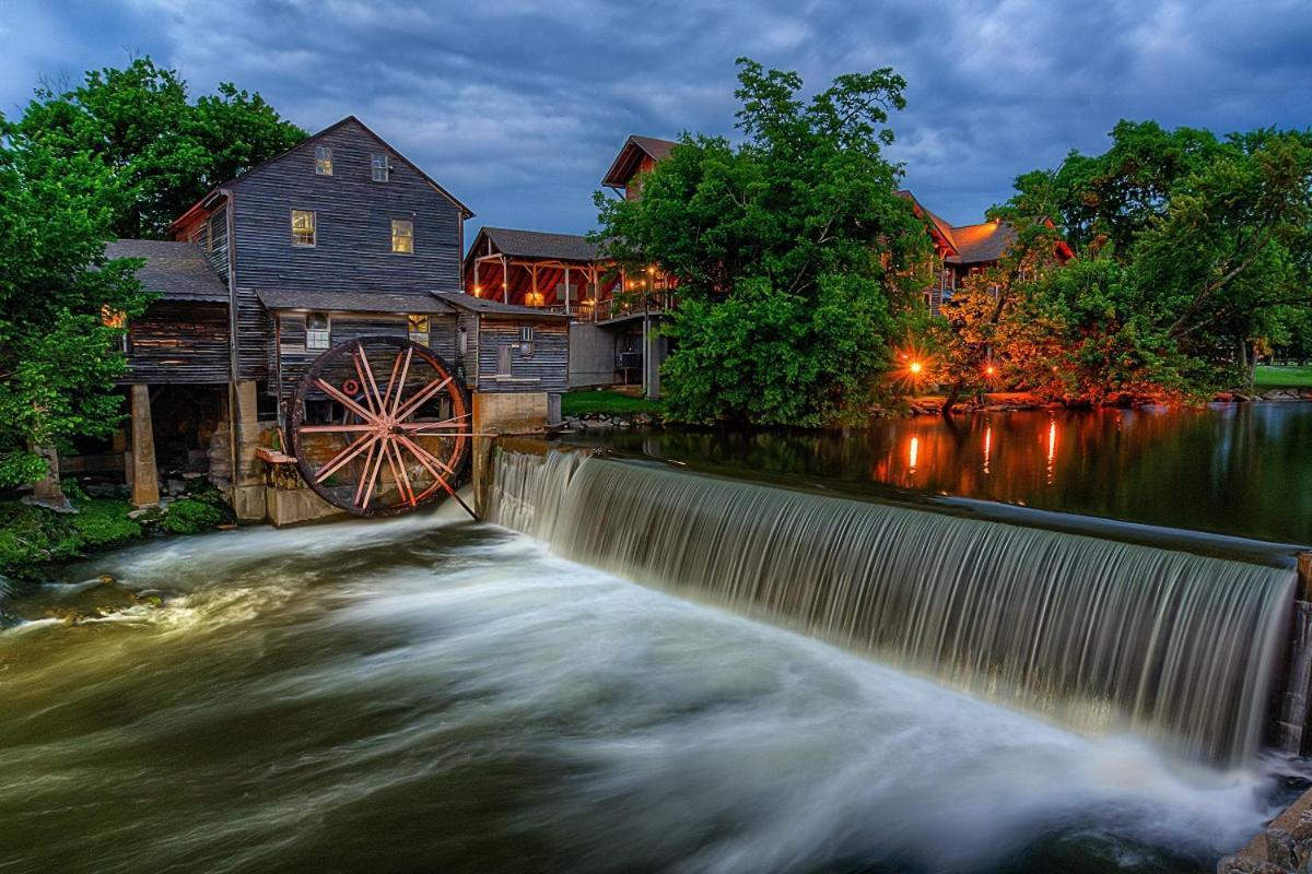 Moonshine Chalet, Hot Tub, Pool Access, Wifi, 1089 Free Tickets Each Paid Day, Dollywood And More ガトリンバーグ エクステリア 写真