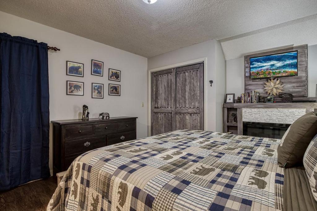 Moonshine Chalet, Hot Tub, Pool Access, Wifi, 1089 Free Tickets Each Paid Day, Dollywood And More ガトリンバーグ エクステリア 写真