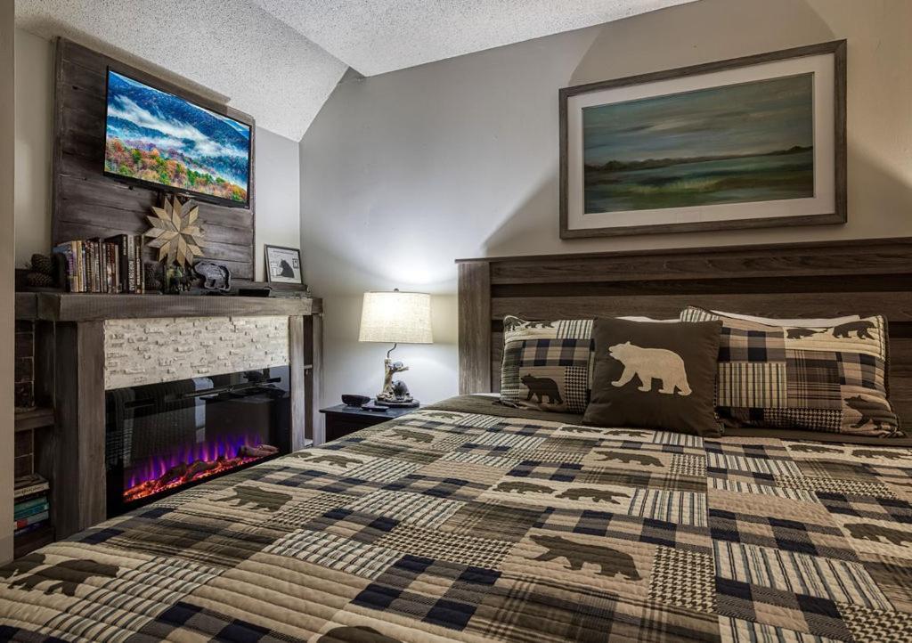 Moonshine Chalet, Hot Tub, Pool Access, Wifi, 1089 Free Tickets Each Paid Day, Dollywood And More ガトリンバーグ エクステリア 写真