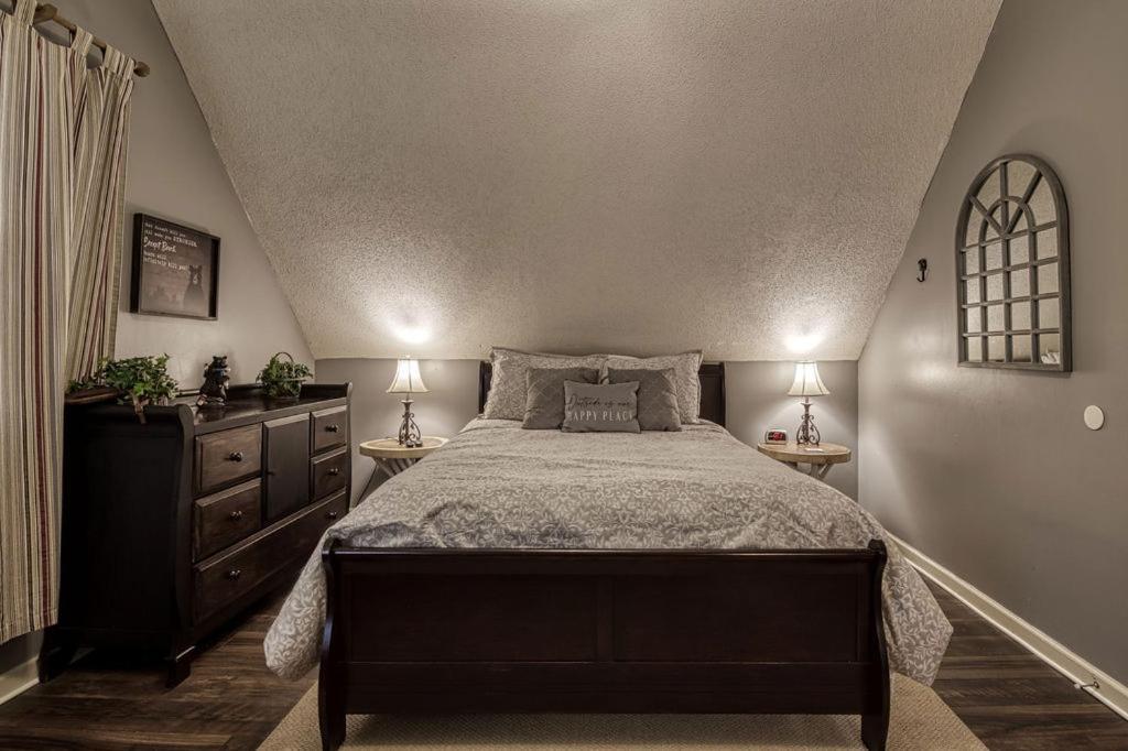 Moonshine Chalet, Hot Tub, Pool Access, Wifi, 1089 Free Tickets Each Paid Day, Dollywood And More ガトリンバーグ エクステリア 写真
