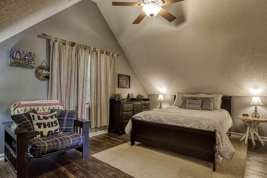 Moonshine Chalet, Hot Tub, Pool Access, Wifi, 1089 Free Tickets Each Paid Day, Dollywood And More ガトリンバーグ エクステリア 写真