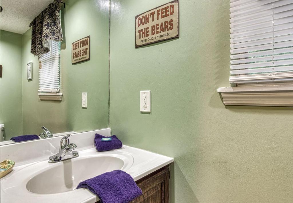 Moonshine Chalet, Hot Tub, Pool Access, Wifi, 1089 Free Tickets Each Paid Day, Dollywood And More ガトリンバーグ エクステリア 写真