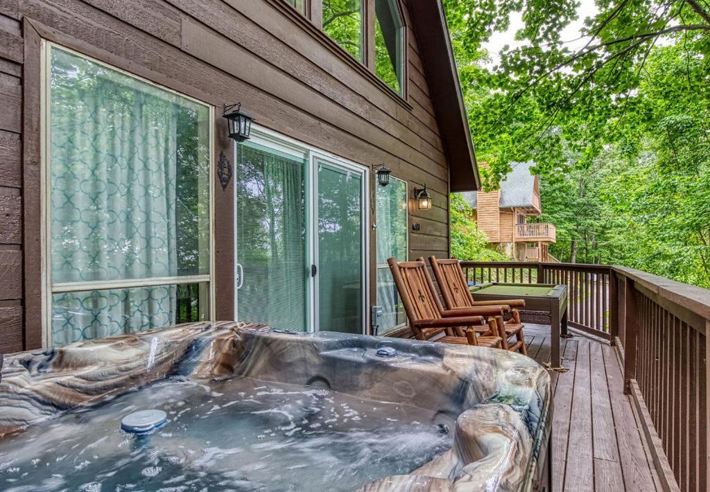 Moonshine Chalet, Hot Tub, Pool Access, Wifi, 1089 Free Tickets Each Paid Day, Dollywood And More ガトリンバーグ エクステリア 写真