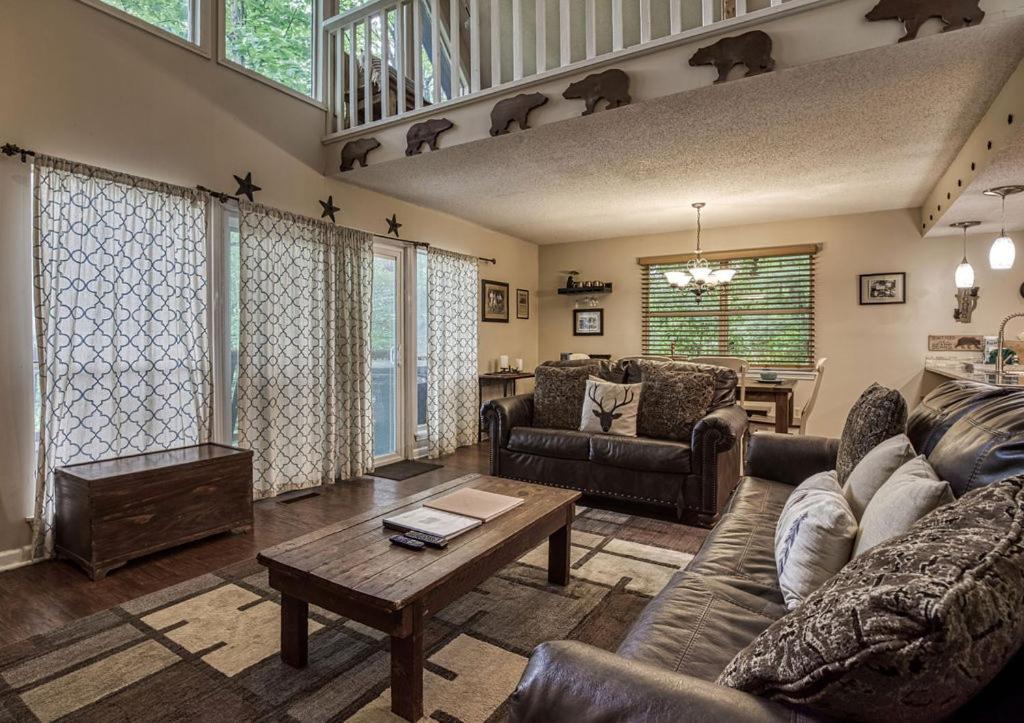 Moonshine Chalet, Hot Tub, Pool Access, Wifi, 1089 Free Tickets Each Paid Day, Dollywood And More ガトリンバーグ エクステリア 写真
