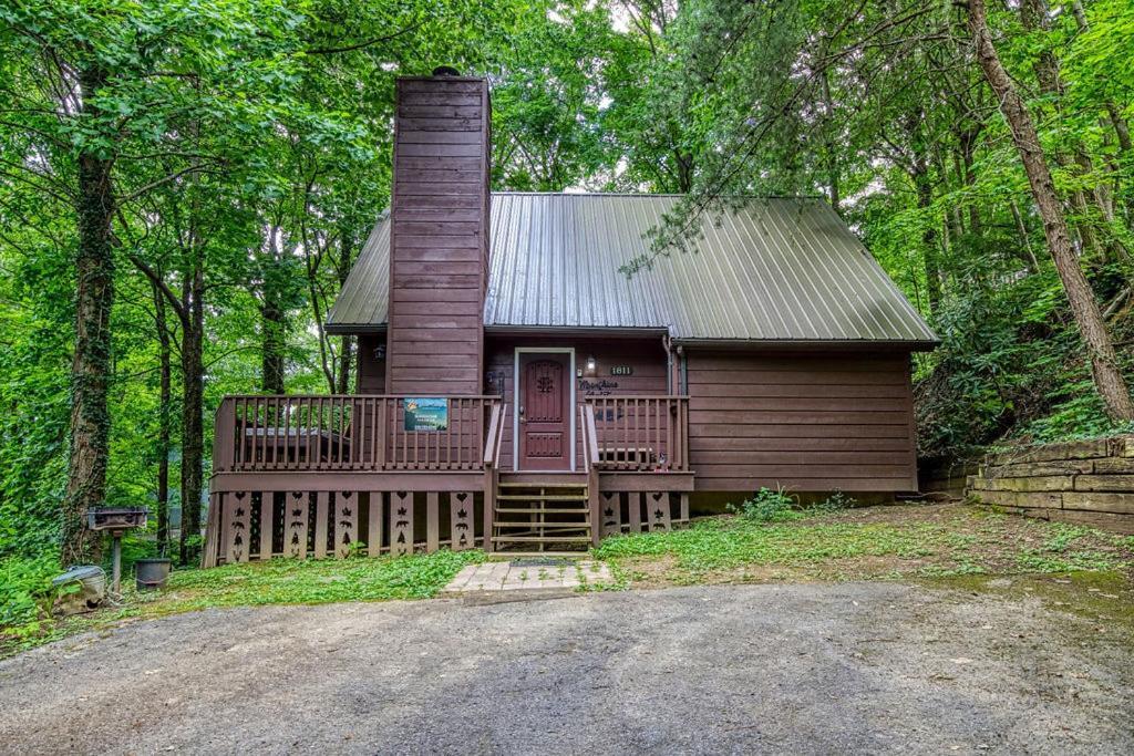 Moonshine Chalet, Hot Tub, Pool Access, Wifi, 1089 Free Tickets Each Paid Day, Dollywood And More ガトリンバーグ エクステリア 写真
