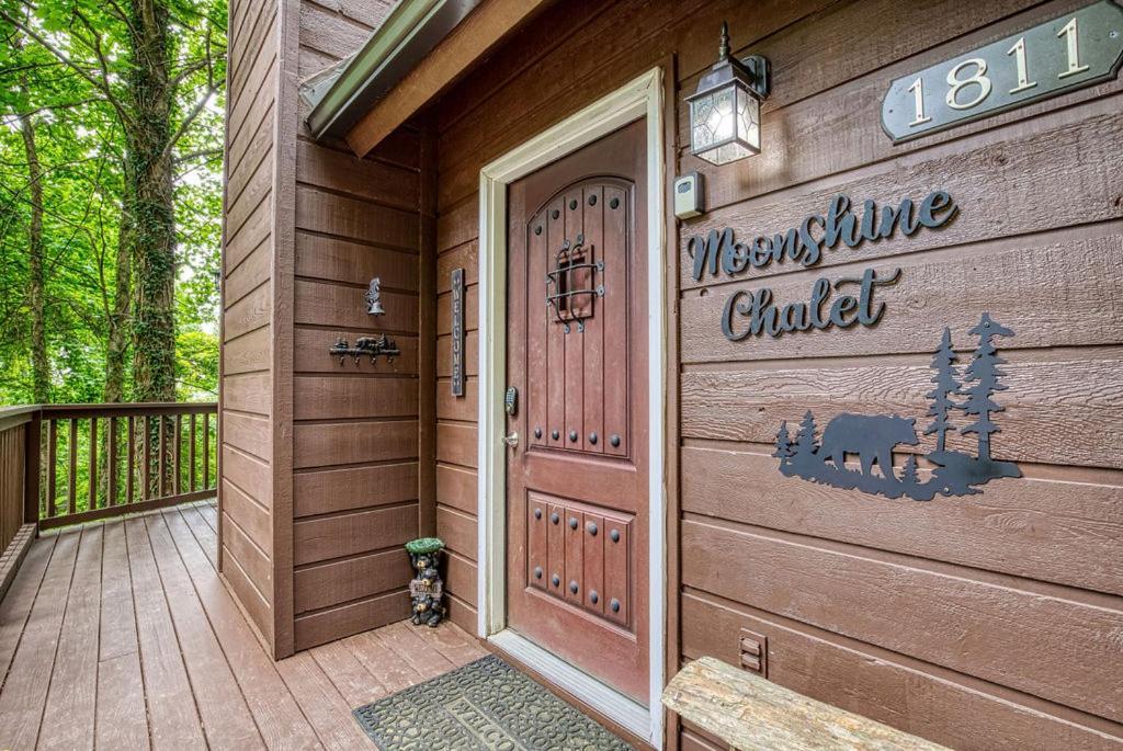 Moonshine Chalet, Hot Tub, Pool Access, Wifi, 1089 Free Tickets Each Paid Day, Dollywood And More ガトリンバーグ エクステリア 写真
