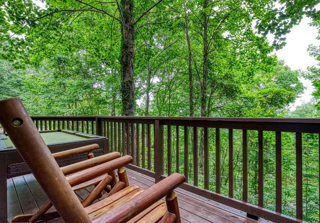 Moonshine Chalet, Hot Tub, Pool Access, Wifi, 1089 Free Tickets Each Paid Day, Dollywood And More ガトリンバーグ エクステリア 写真