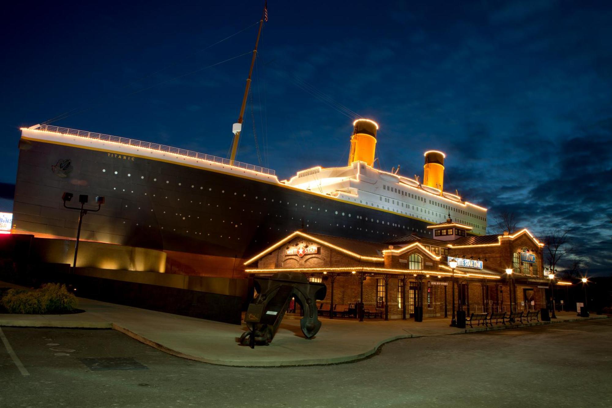 Moonshine Chalet, Hot Tub, Pool Access, Wifi, 1089 Free Tickets Each Paid Day, Dollywood And More ガトリンバーグ エクステリア 写真