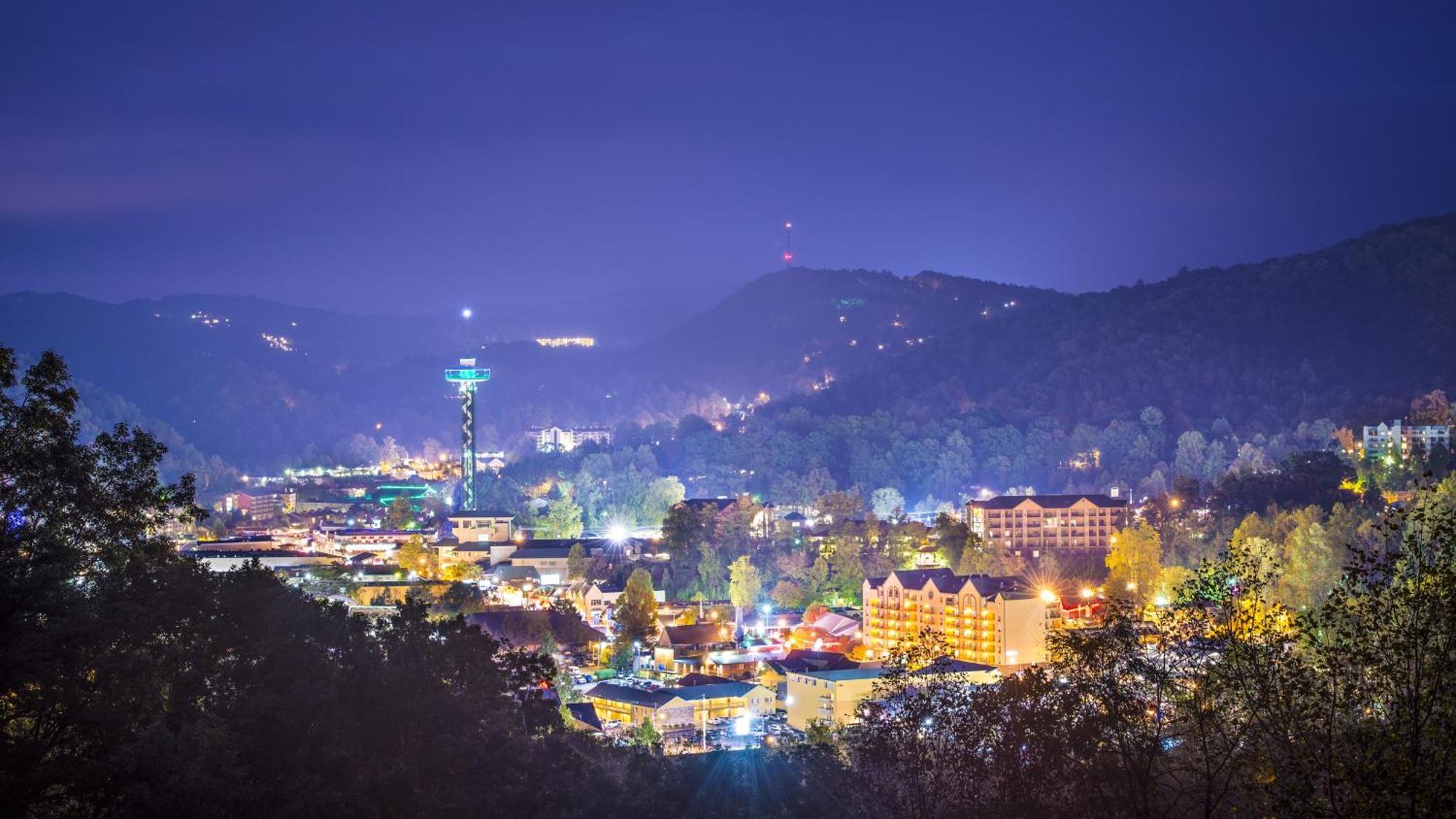 Moonshine Chalet, Hot Tub, Pool Access, Wifi, 1089 Free Tickets Each Paid Day, Dollywood And More ガトリンバーグ エクステリア 写真