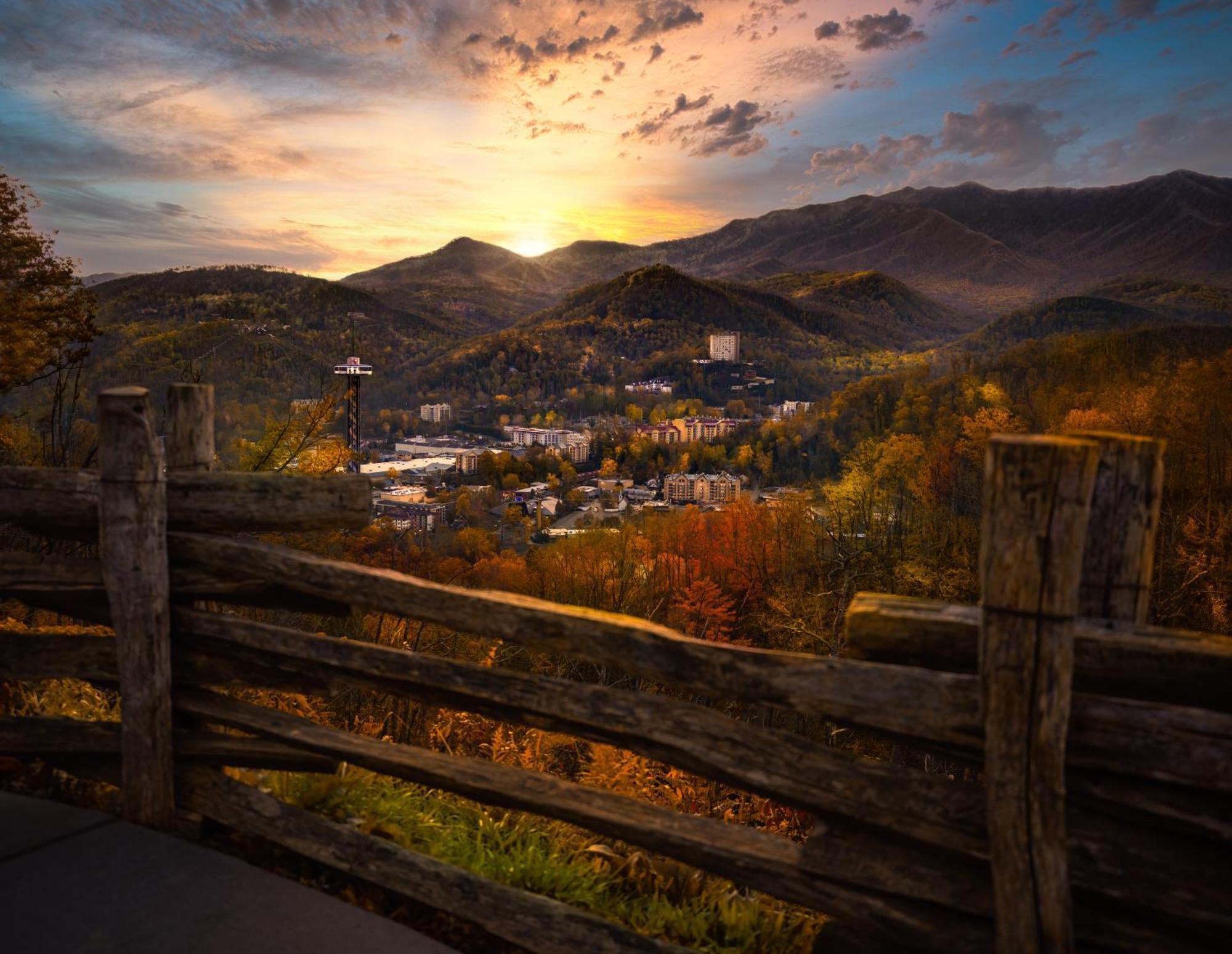 Moonshine Chalet, Hot Tub, Pool Access, Wifi, 1089 Free Tickets Each Paid Day, Dollywood And More ガトリンバーグ エクステリア 写真