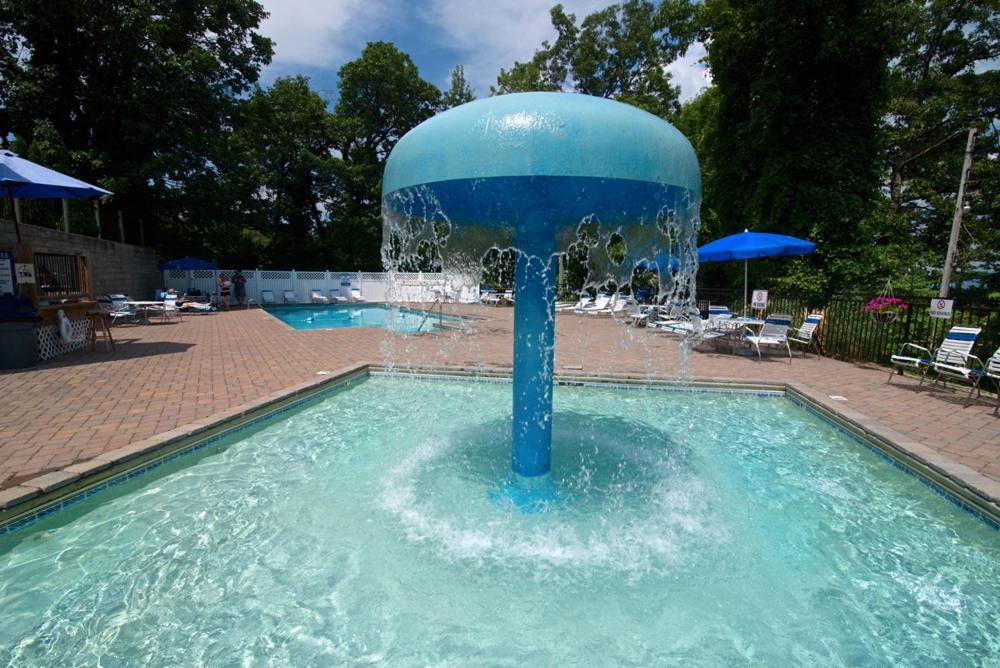 Moonshine Chalet, Hot Tub, Pool Access, Wifi, 1089 Free Tickets Each Paid Day, Dollywood And More ガトリンバーグ エクステリア 写真