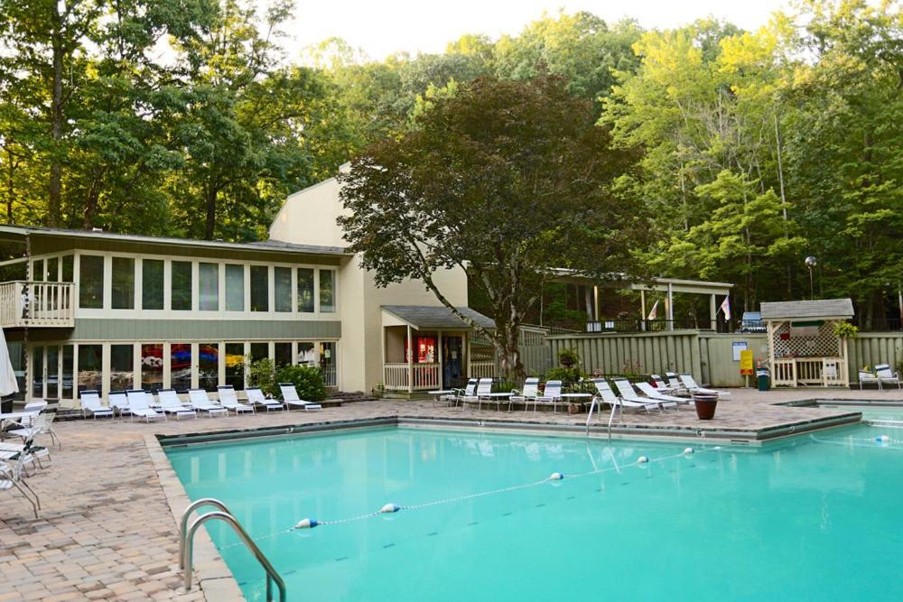 Moonshine Chalet, Hot Tub, Pool Access, Wifi, 1089 Free Tickets Each Paid Day, Dollywood And More ガトリンバーグ エクステリア 写真